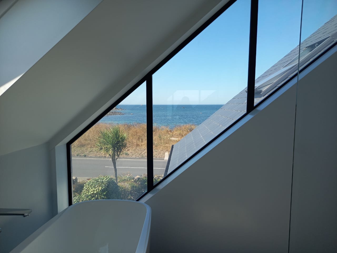 arresting views and bathroom privacy afforded by shaped privacy glass from Smartglass International - daytime view