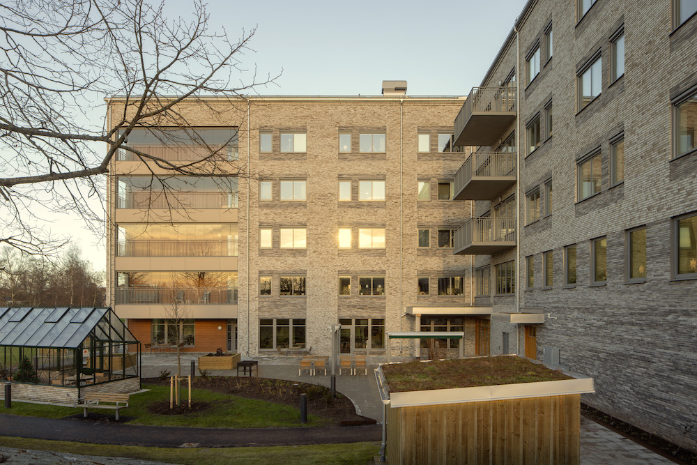 ConverLight by Smartglass at work, in the external-facing windows of this residential building. The dynamic smart glass automatically adjusts to make the most of available natural light.
