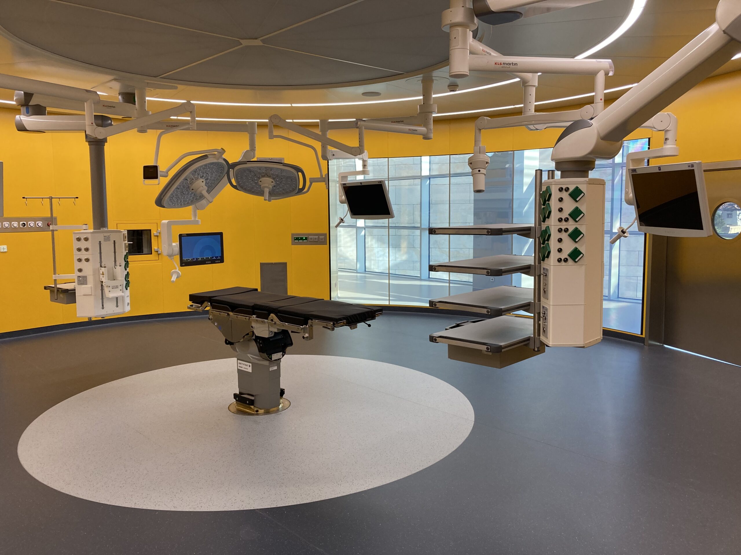 Hygienic Blackout Smart Glass delivers multi-state privacy in a challenging healthcare setting.