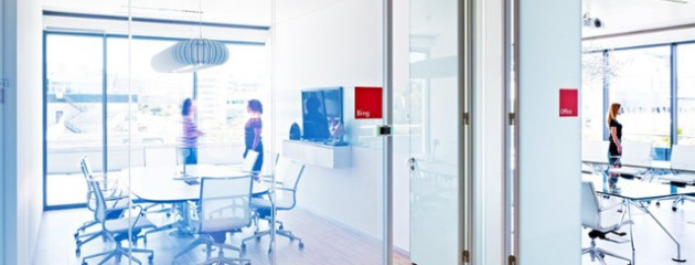 privacy switchable glass